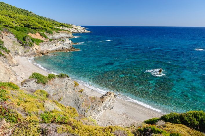 Perivolou-Strand-von-oben-Skopelos-iStock-518282778