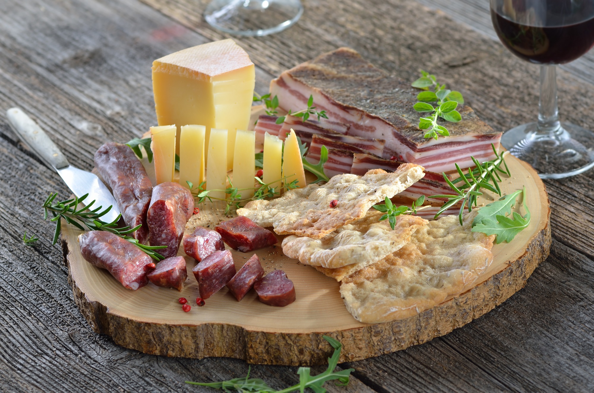 Wurst Käse Platte_Südtirol_shutterstock_106550561