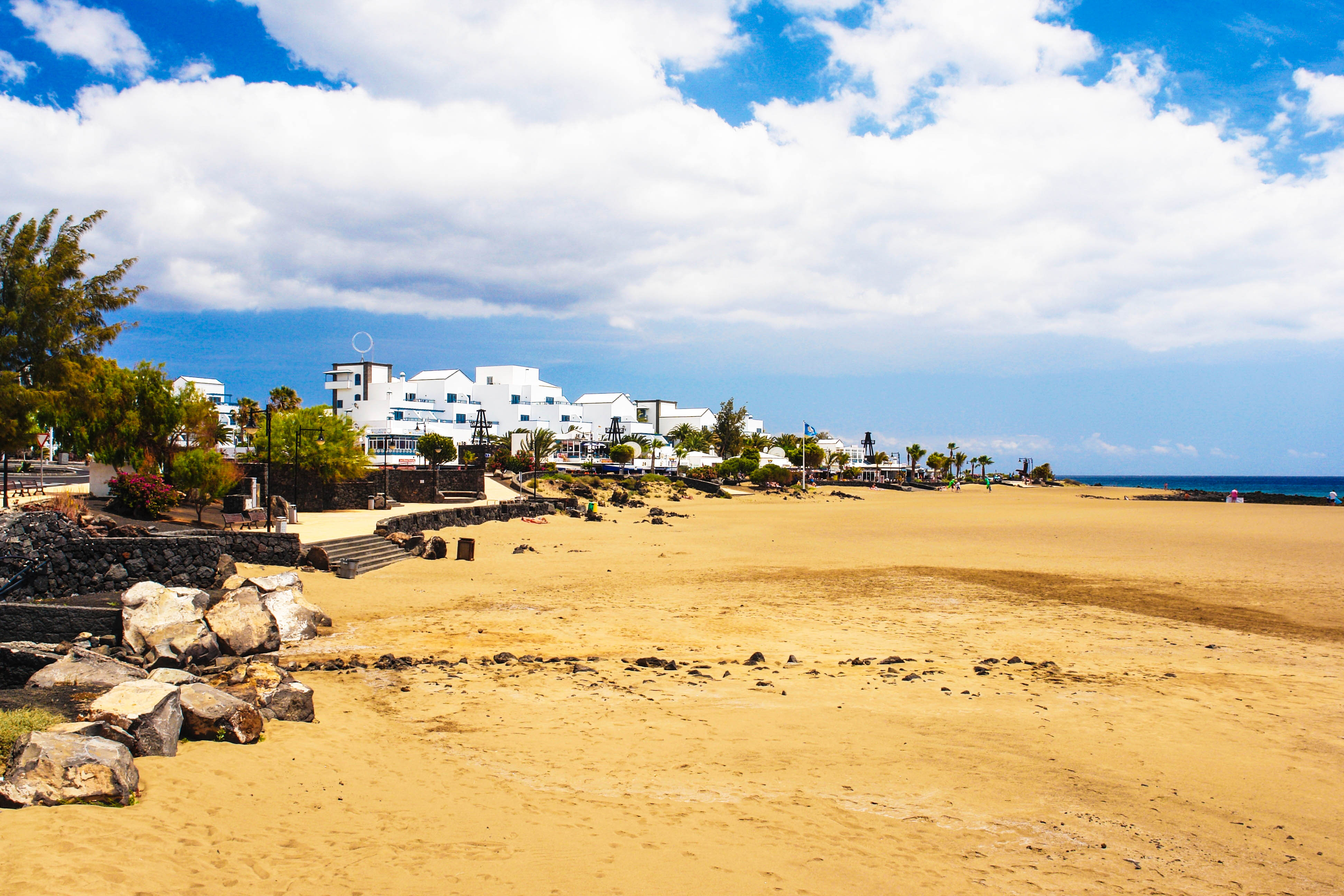 Puerto del Carmen Lanzarote iStock_000041373434_Large-2