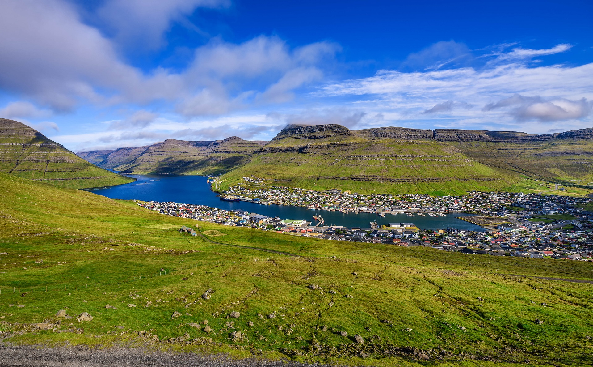 Der Ort Klaksvik auf den Färöer Inseln Klaksvik 