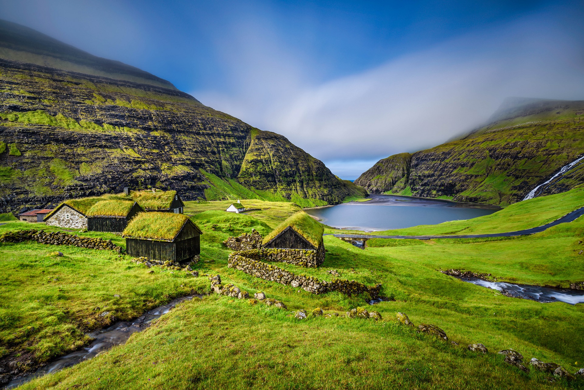 Streymoy bietet tolle Fjorde und einmalige Unterkünfte