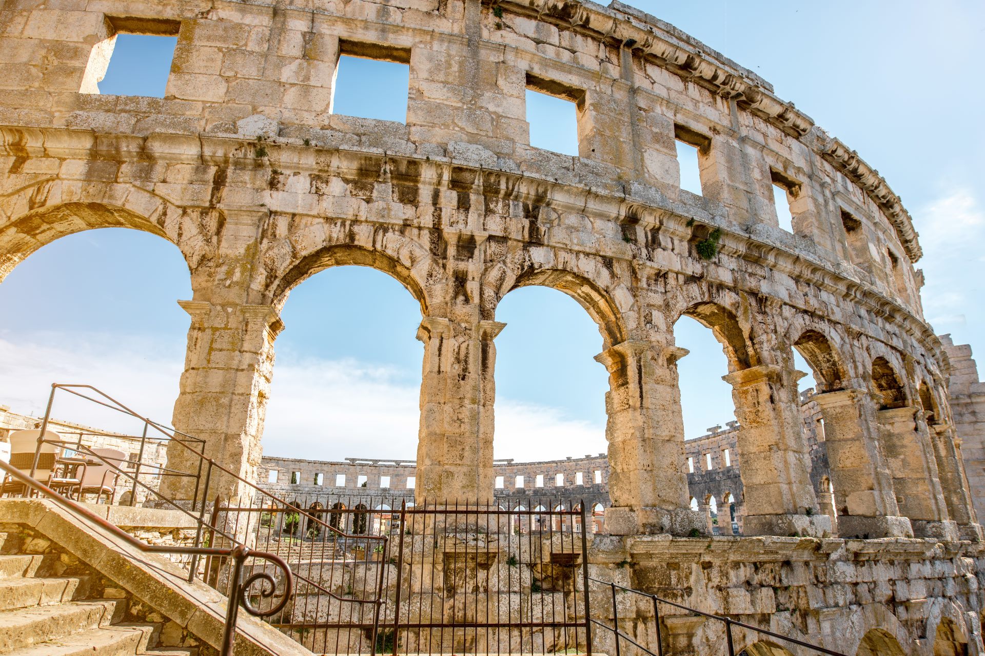 Ansicht einer Wand des Amphitheaters in Pula, Kroatien