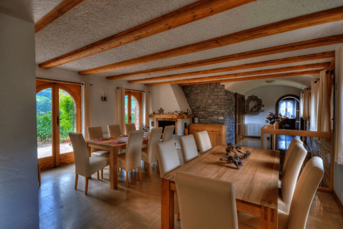 HG-Airbnb_castle1