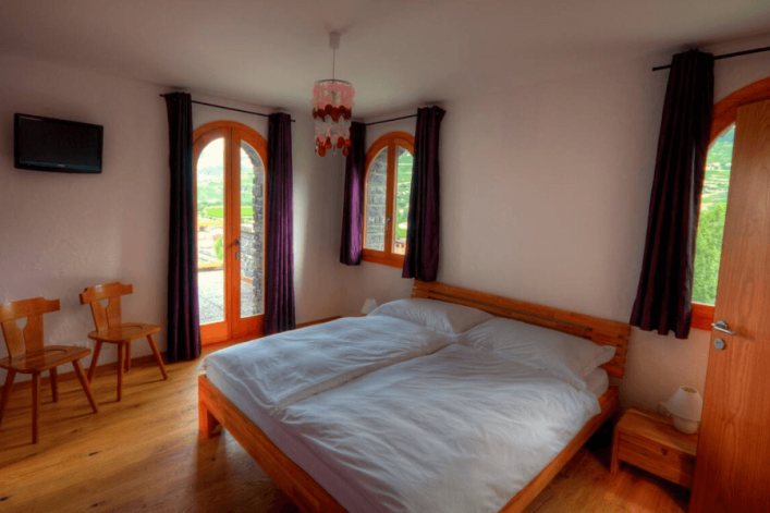 HG-Airbnb_castle2