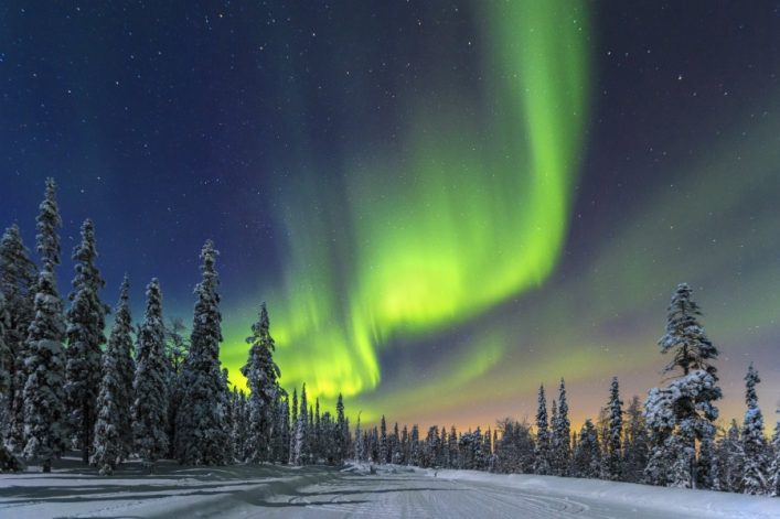 Finland-Aurora-Borealis-iStock_000023507920_900x600-2