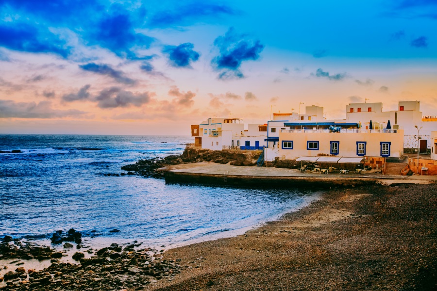 spanish-view-landscape-el-cotillo-fuerteventura_shutterstock_1037724313_900x600