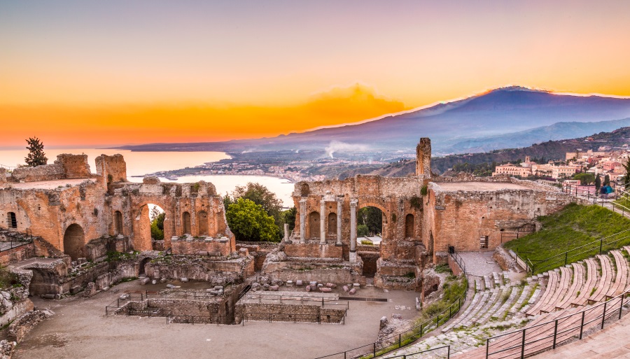 Taormina_theater_sonnenuntergang_sizilien_shutterstock_493997737_900x600