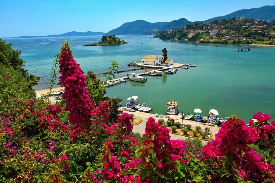 Kanoni-und-Maeuseinsel-auf-Korfu_shutterstock_1166812432_900x600